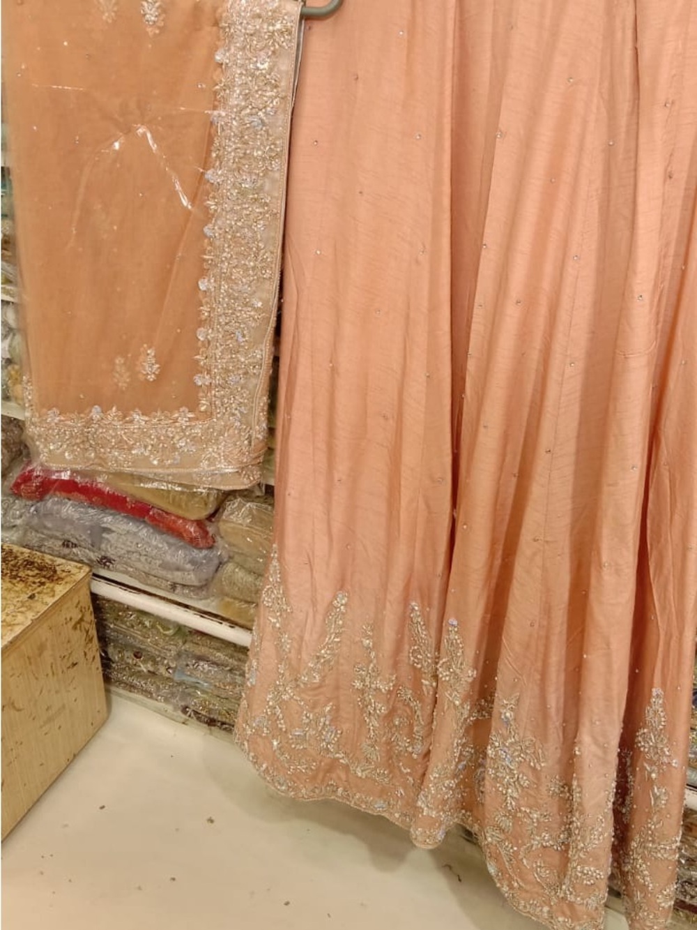 Pakistani lehnga heavy embroidery- Embroidered Peach Formal Dress size small - Picture 3 of 4